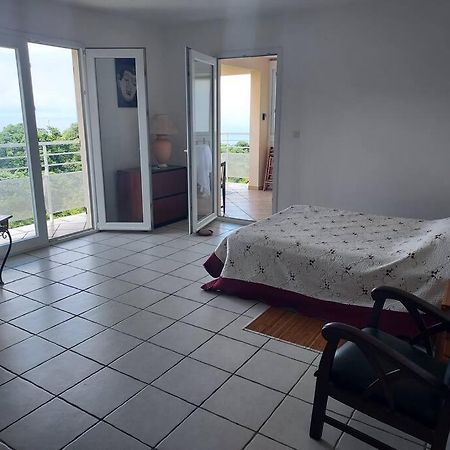 Grand Studio En Bas De Villa Avec Vue Sur Mer Au Carbet Le Carbet Zewnętrze zdjęcie